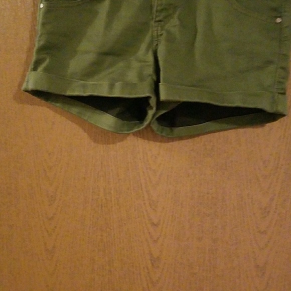 Celebrity Pink Pants - Shorts Celebrity Pink Pants - Shorts